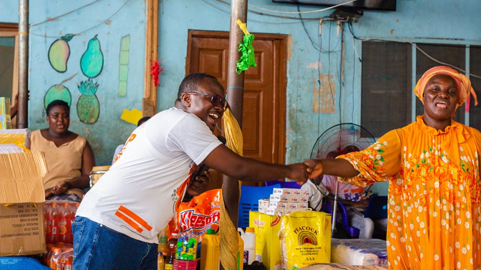 Youth Arise Donates to Graceland Needy Child Shelter